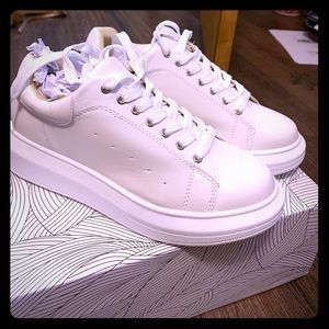 White chunky pointe Sneakers 👟